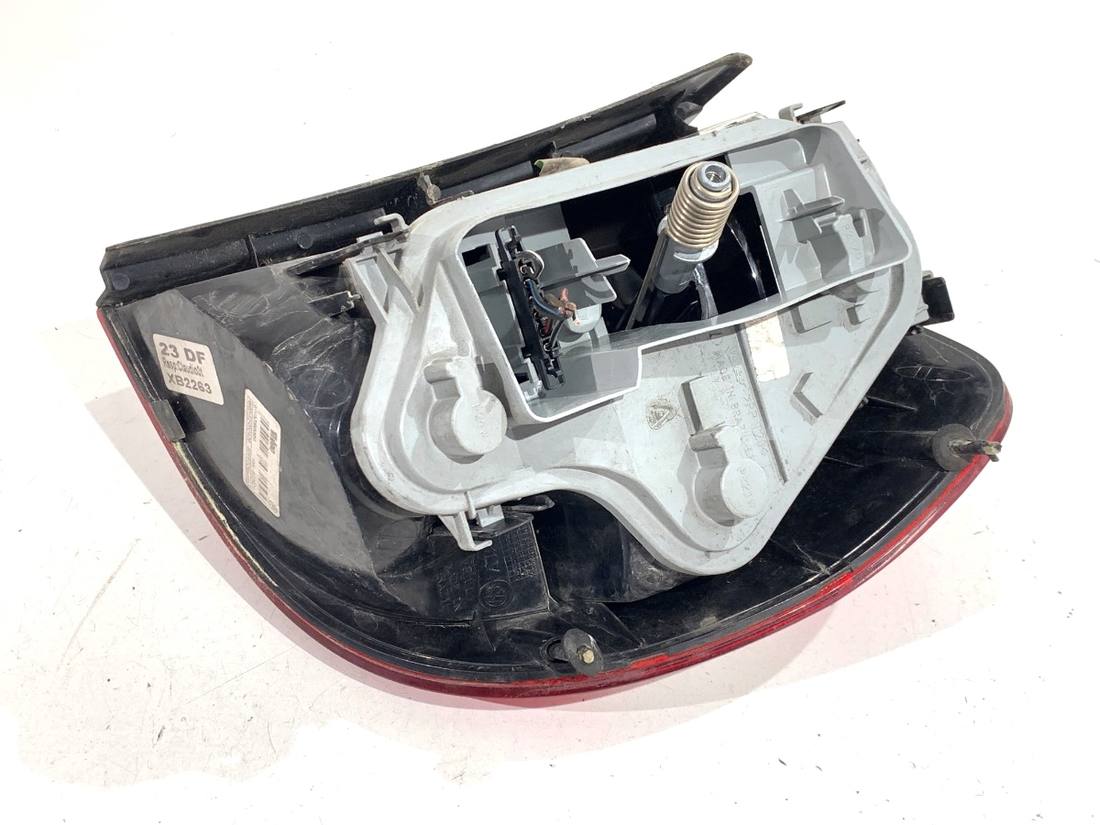 Ліхтар задній лівий Volkswagen Fox 5Z0945095A — фото деталі 3