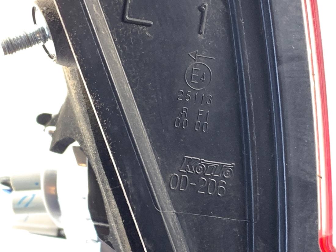 Ліхтар задній лівий Toyota Yaris 4 — фото деталі 6