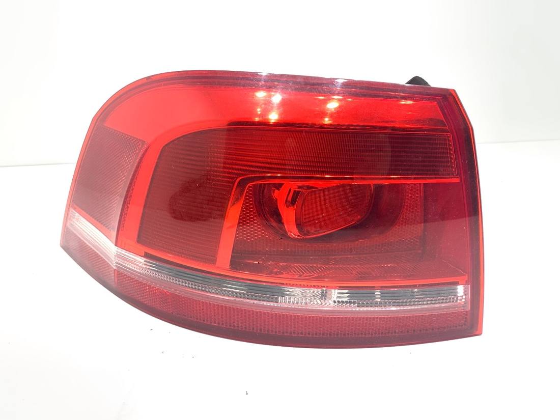 Ліхтар задній лівий Volkswagen Passat B7 3AF945095E
