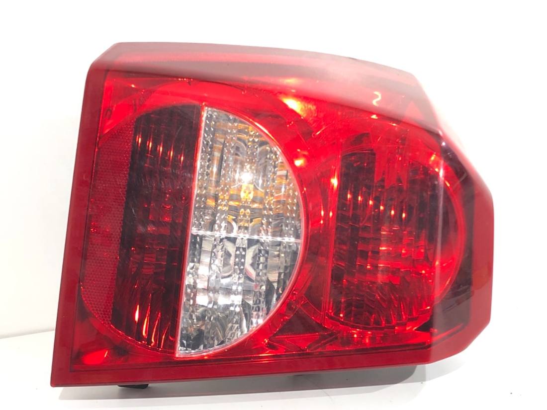 Фонарь задний левый Dodge Caliber