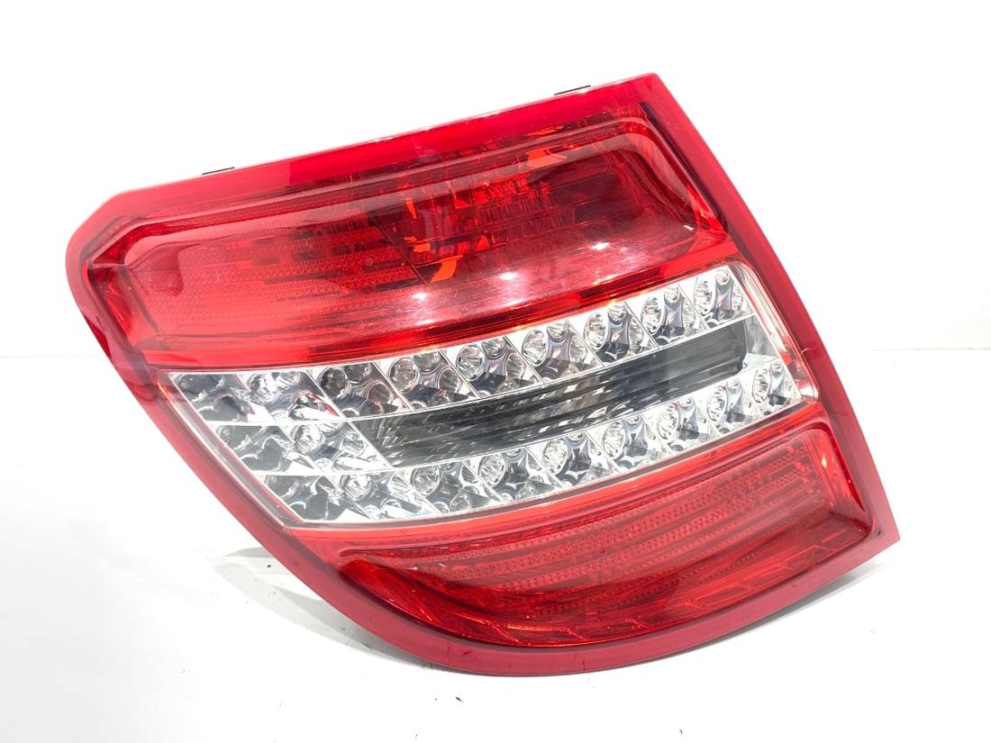 Фонарь задний левый Mercedes C W204 2048203964