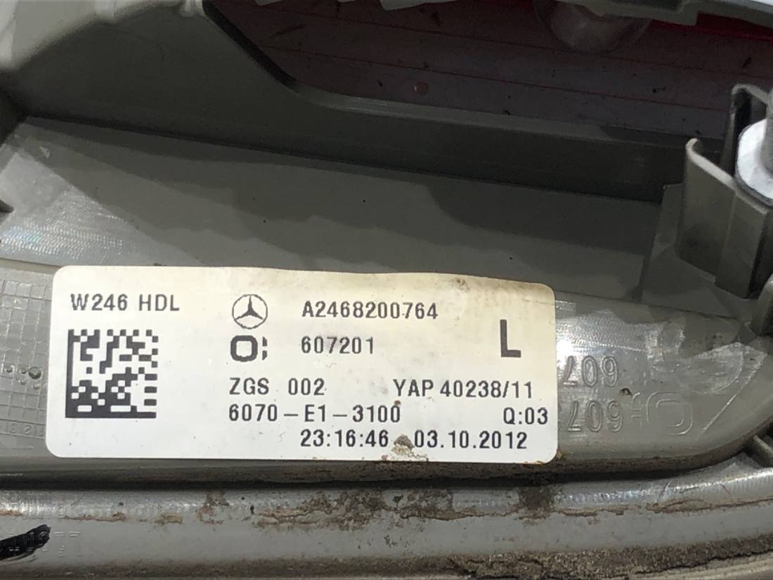 Ліхтар задній лівий Mercedes B W246 — фото деталі 5
