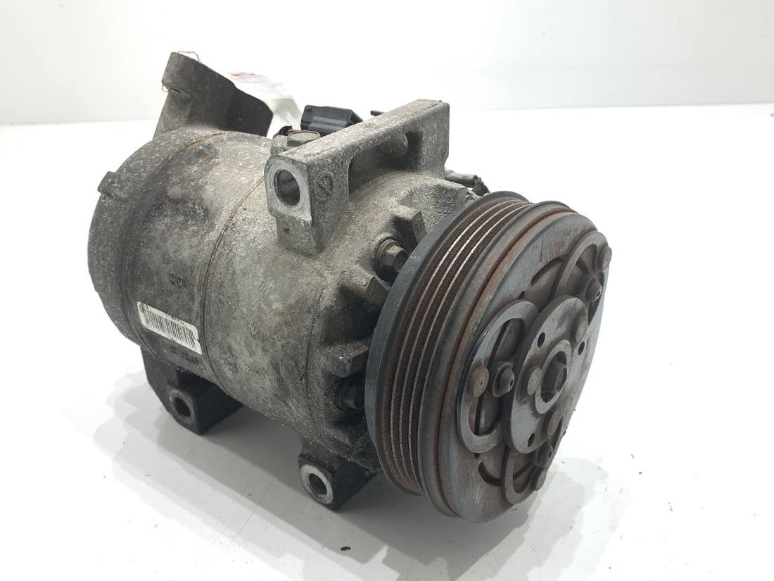 Компресор кондиціонера Renault Clio 926000050R — фото деталі 2