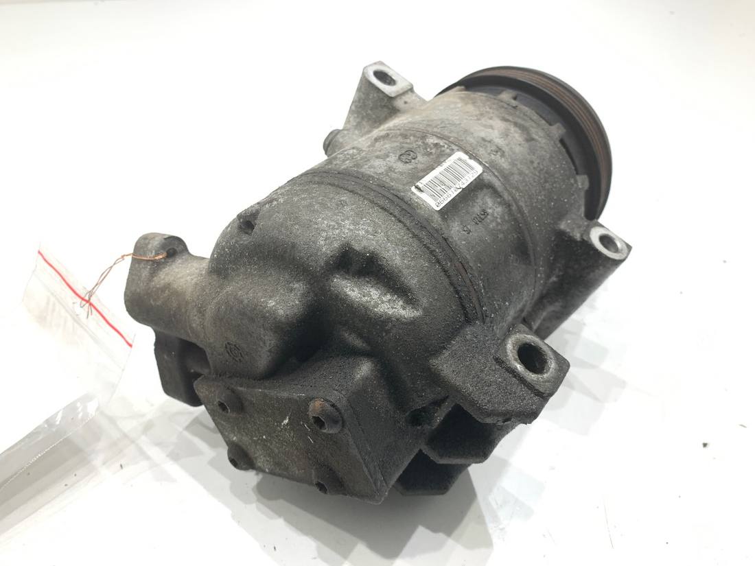 Компресор кондиціонера Renault Clio 926000050R — фото деталі 3