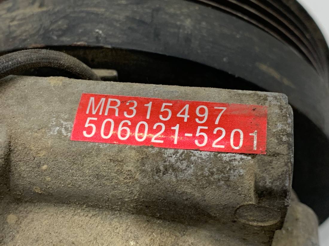 Компрессор кондиционера Mitsubishi Pajero MR315497 — фото детали 4