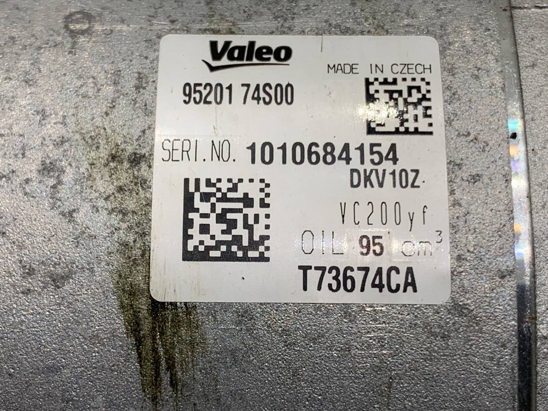Компресор кондиціонера Suzuki Vitara 95201-74S00 — фото деталі 4