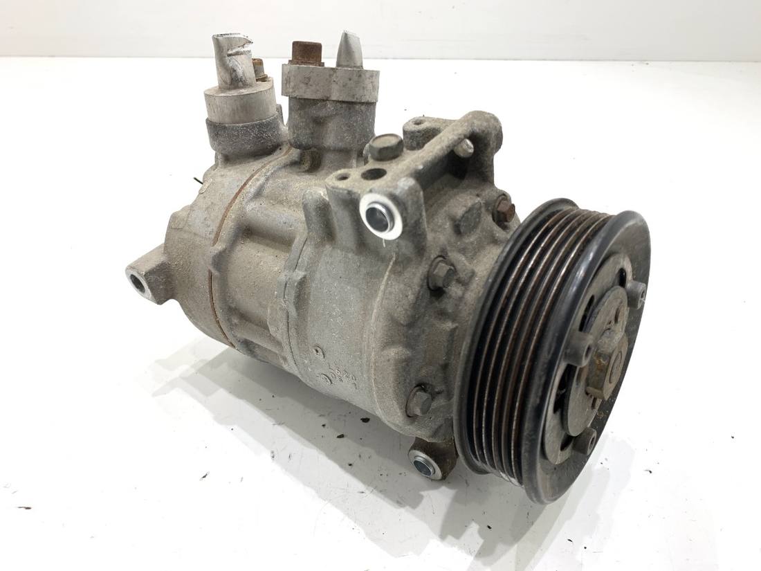 Компресор кондиціонера Volkswagen Golf 7 5Q0820803 — фото деталі 2