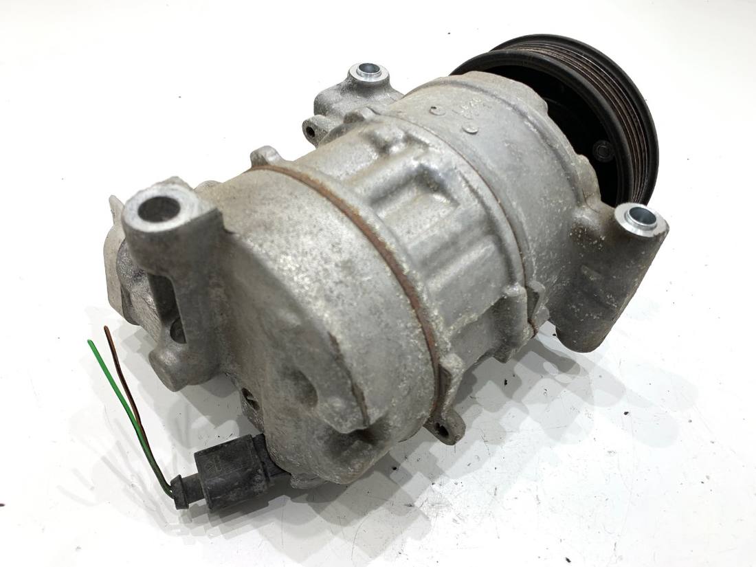 Компресор кондиціонера Volkswagen Golf 7 5Q0820803 — фото деталі 3