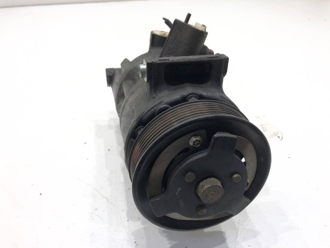 Компрессор кондиционера Volkswagen Passat B6 5N0820803 — фото детали 2