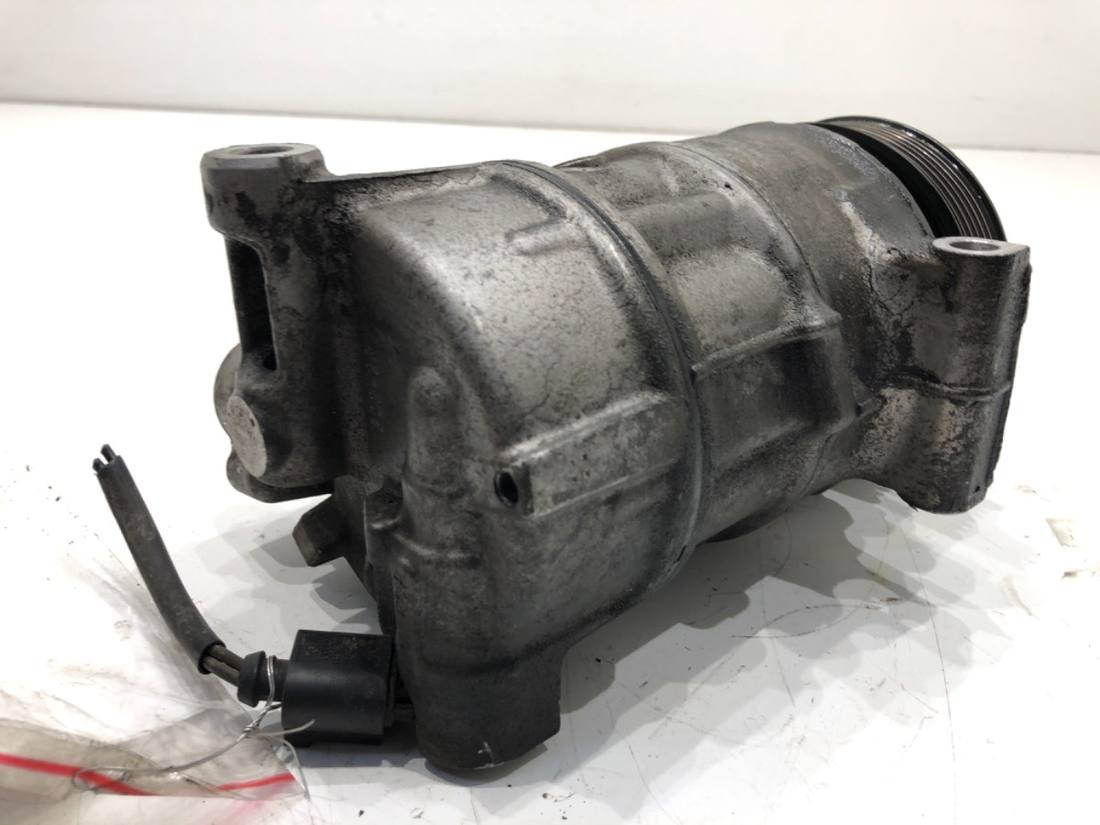 Компрессор кондиционера Volkswagen Passat B6 5N0820803 — фото детали 3