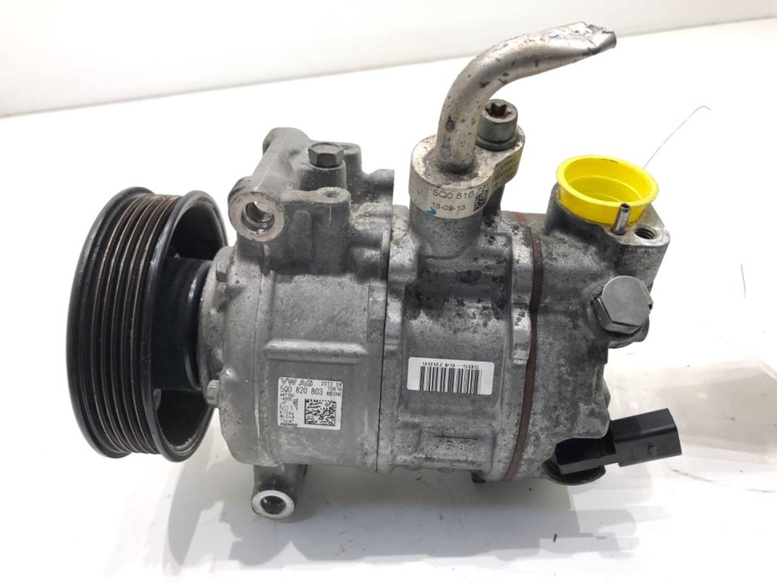 Компресор кондиціонера Volkswagen Golf 7 5Q0820803 — фото деталі 2