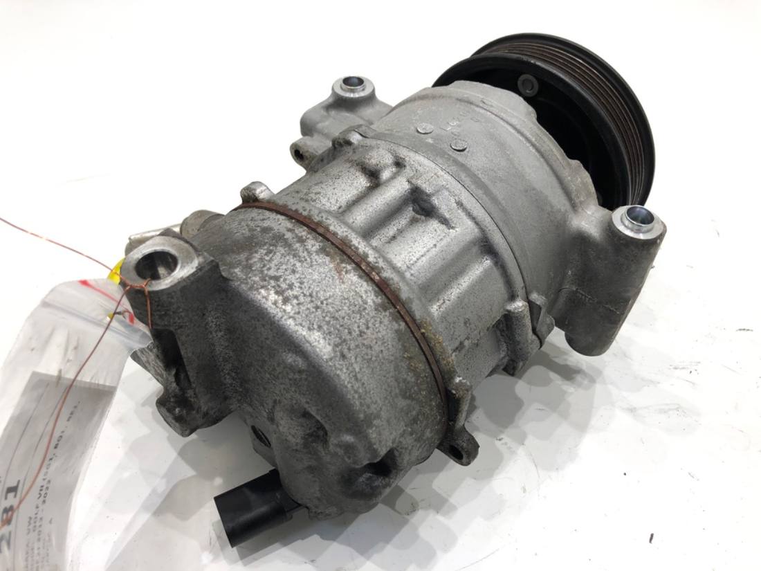 Компресор кондиціонера Volkswagen Golf 7 5Q0820803 — фото деталі 3