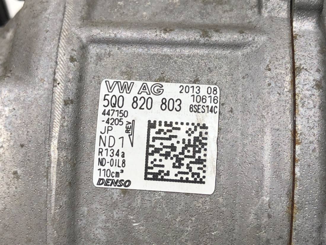Компресор кондиціонера Volkswagen Golf 7 5Q0820803 — фото деталі 4