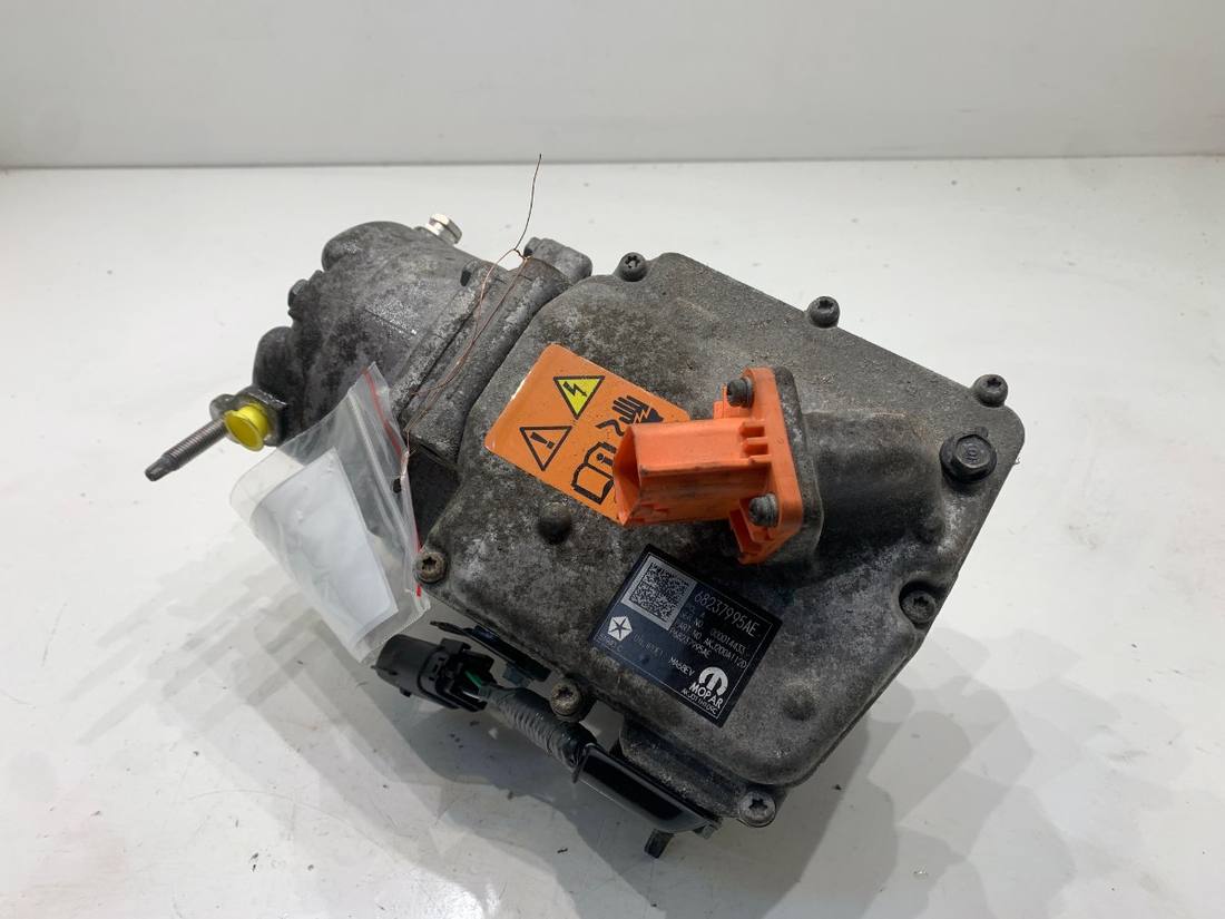 Компрессор кондиционера Chrysler Pacifica 68237995AE — фото детали 2