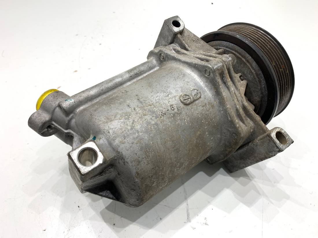 Компресор кондиціонера Dacia Duster 926008367R — фото деталі 3