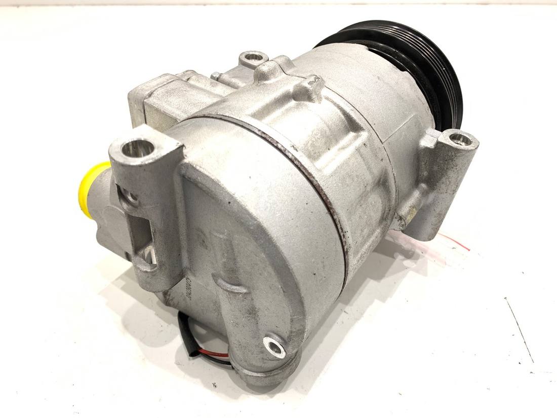 Компресор кондиціонера Mercedes B W246 A0038304660 — фото деталі 3