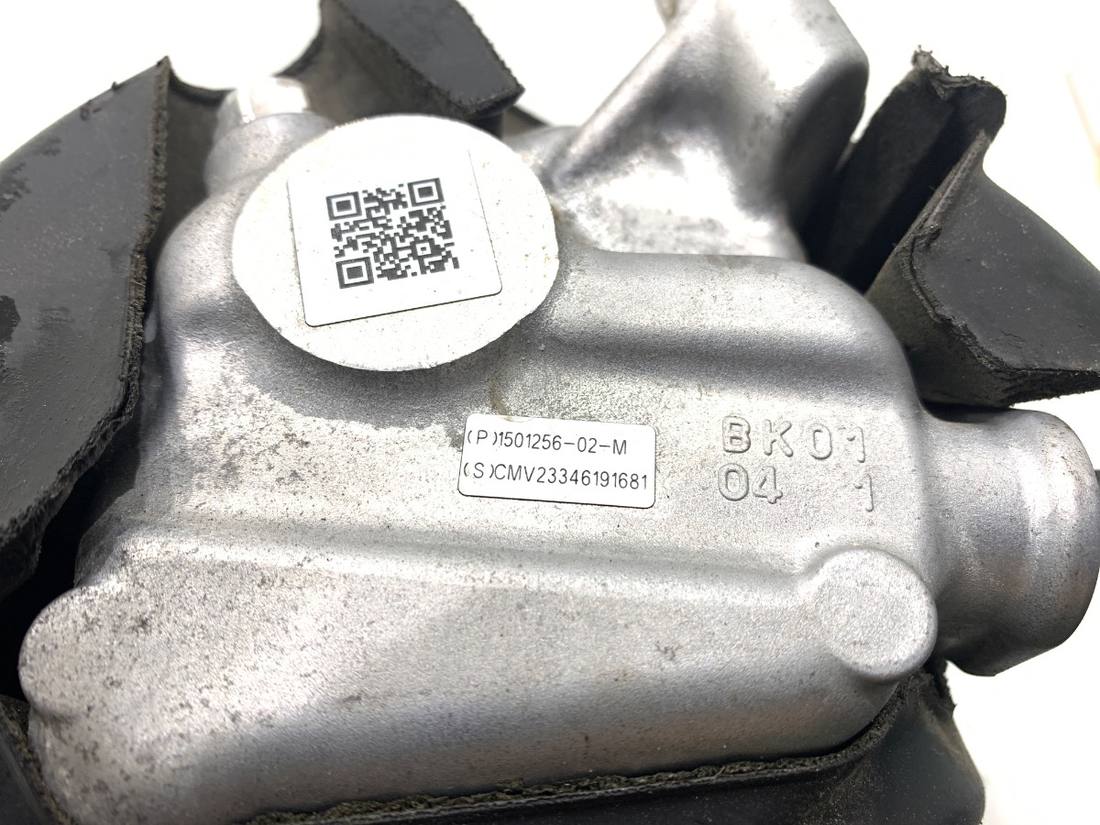 Компресор кондиціонера Tesla Model Y 1501256-02-M — фото деталі 4