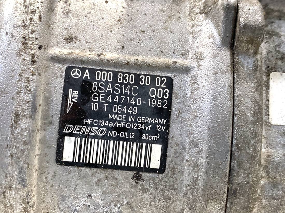 Компресор кондиціонера Mercedes C W205 A0008303002 — фото деталі 5