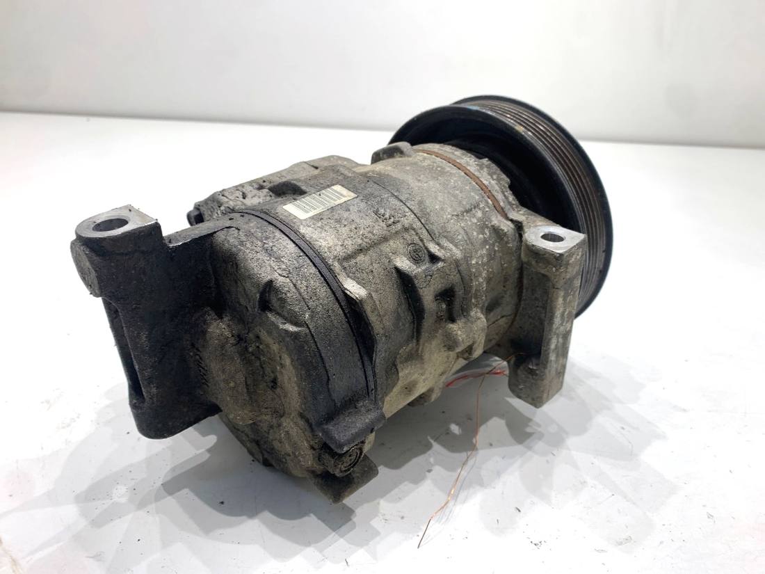 Компресор кондиціонера Jeep Grand Cherokee 68021835AE — фото деталі 3
