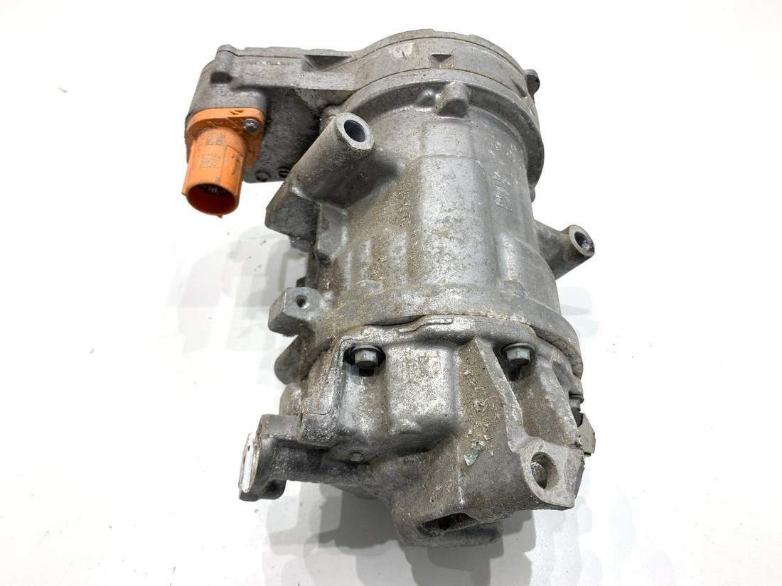Компрессор кондиционера Mercedes Sprinter A0008307704 — фото детали 3