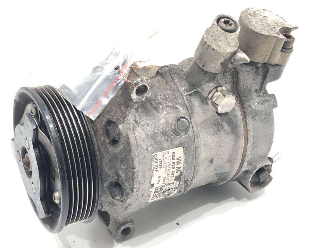 Компресор кондиціонера Volkswagen Touran 5Q0820803C