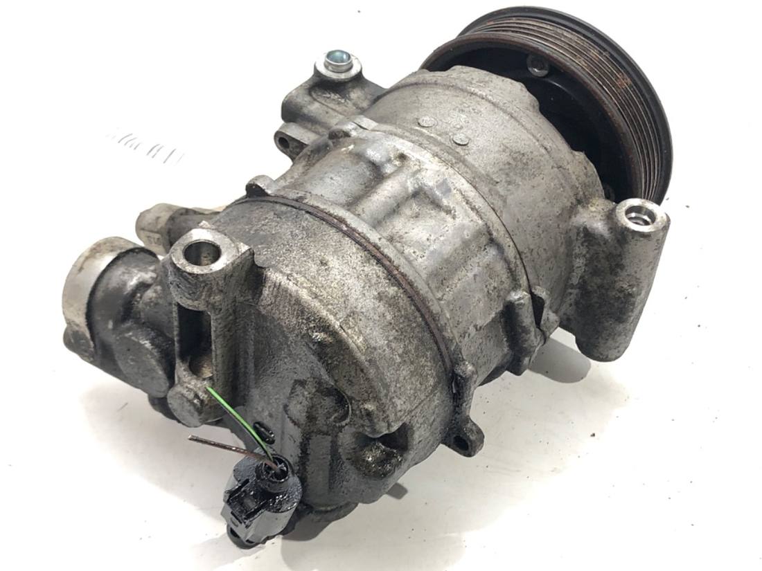 Компрессор кондиционера Volkswagen Golf 7 5Q0816803D — фото детали 3