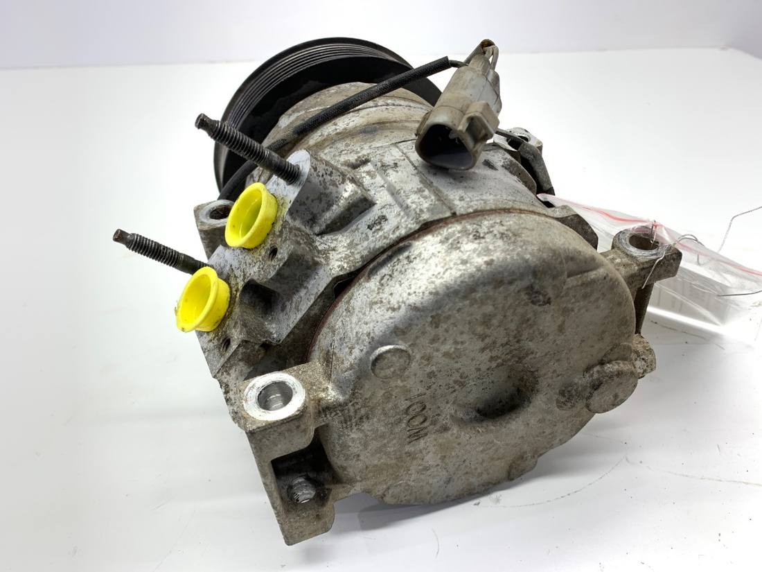 Компрессор кондиционера Toyota Land Cruiser KTT090030 — фото детали 3