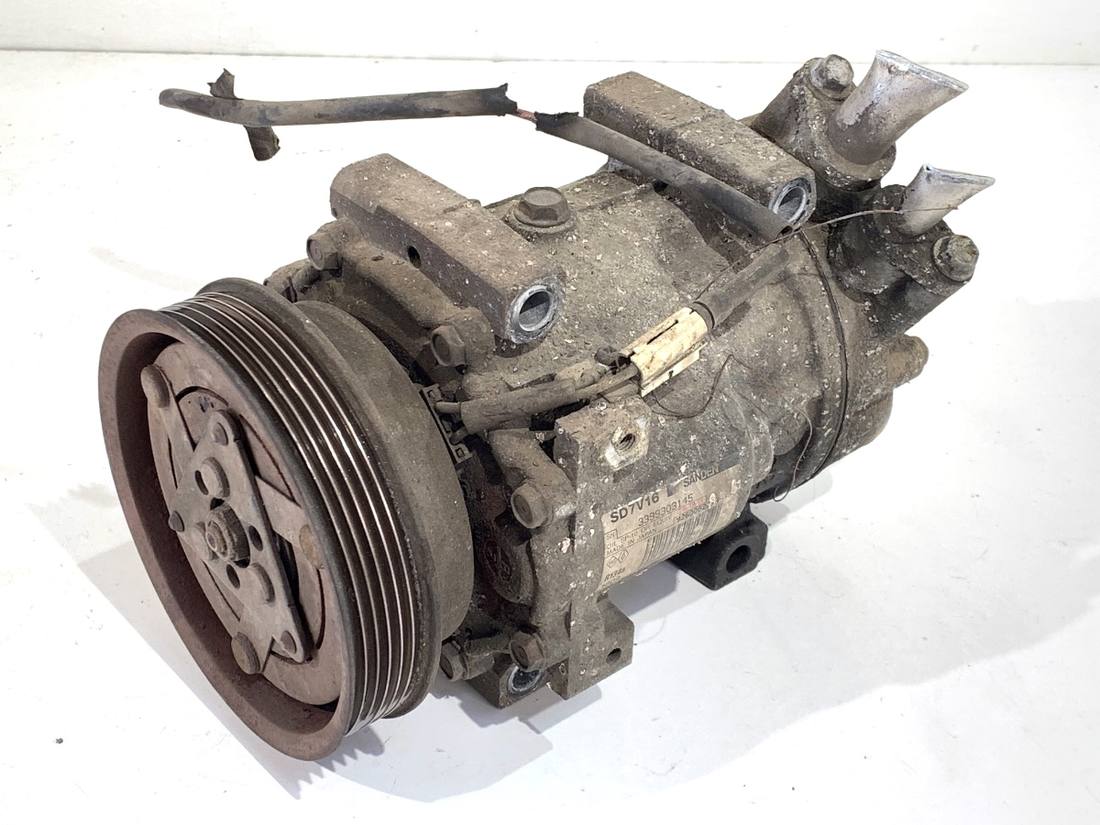 Компресор кондиціонера Dacia Duster 926006229R