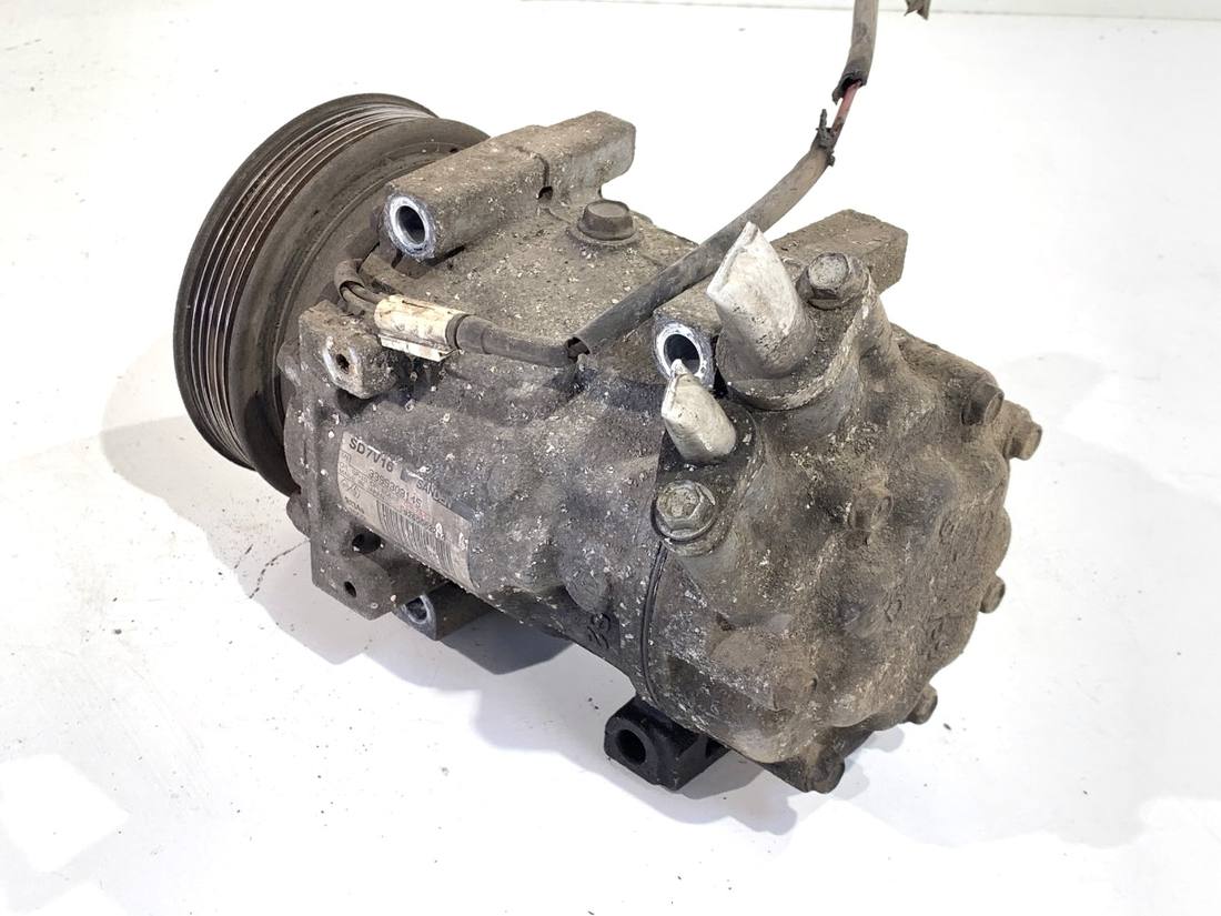 Компресор кондиціонера Dacia Duster 926006229R — фото деталі 3