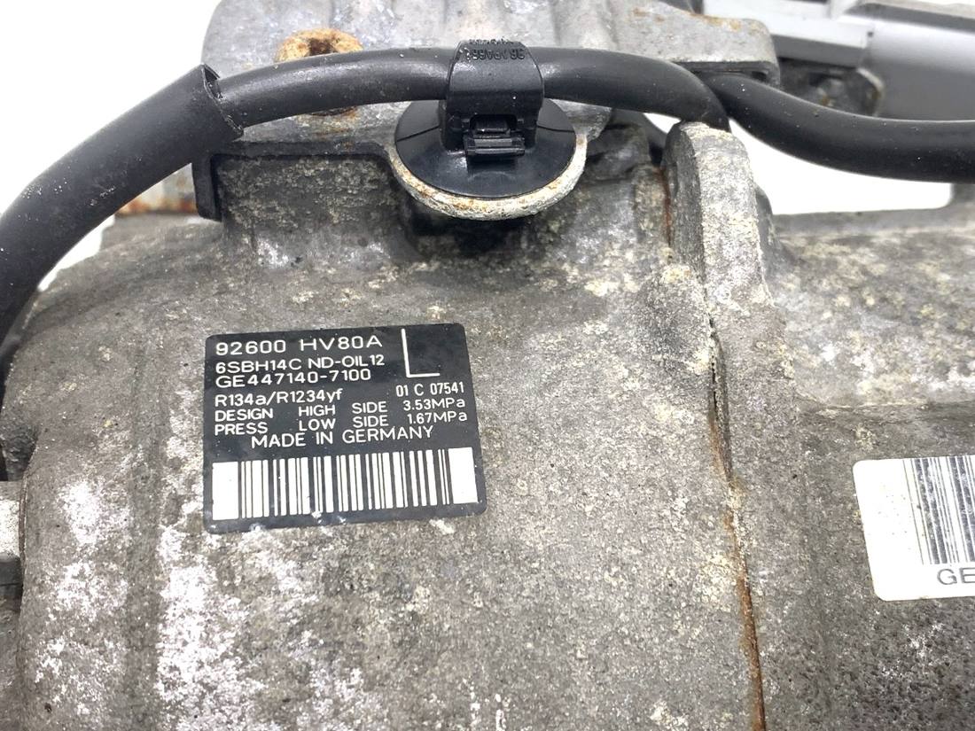 Компресор кондиціонера Nissan Qashqai 92600HV80A — фото деталі 4