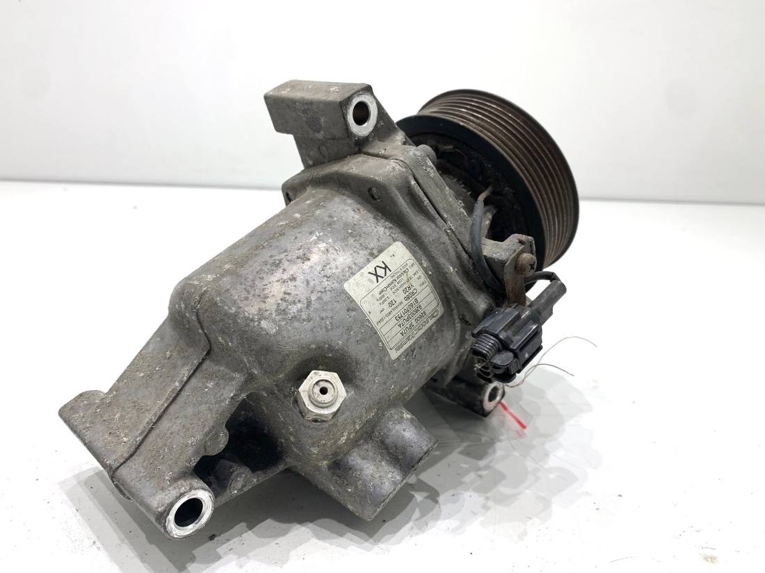 Компресор кондиціонера Nissan Juke 92600-3PU7A — фото деталі 2
