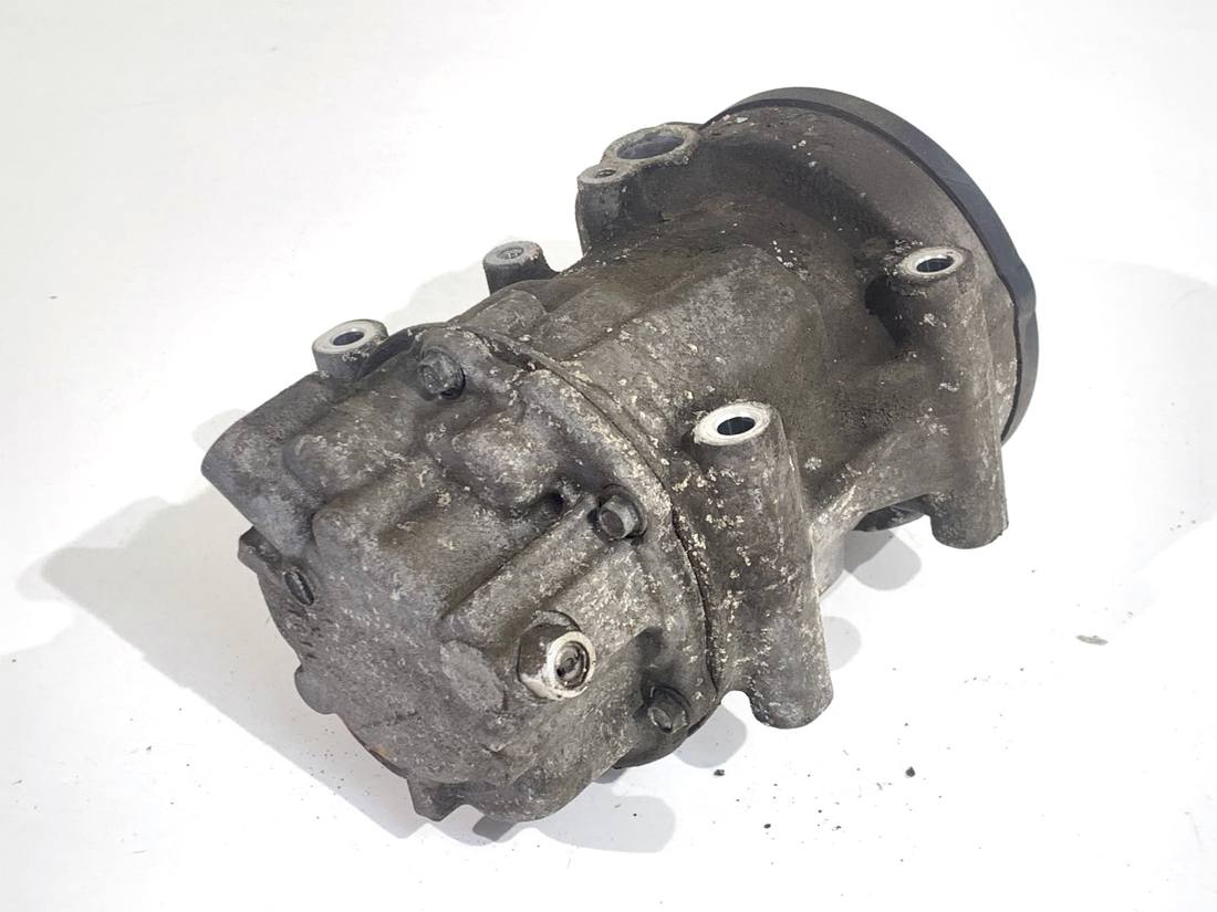 Компресор кондиціонера Toyota Corolla E21 042400-0370 — фото деталі 2