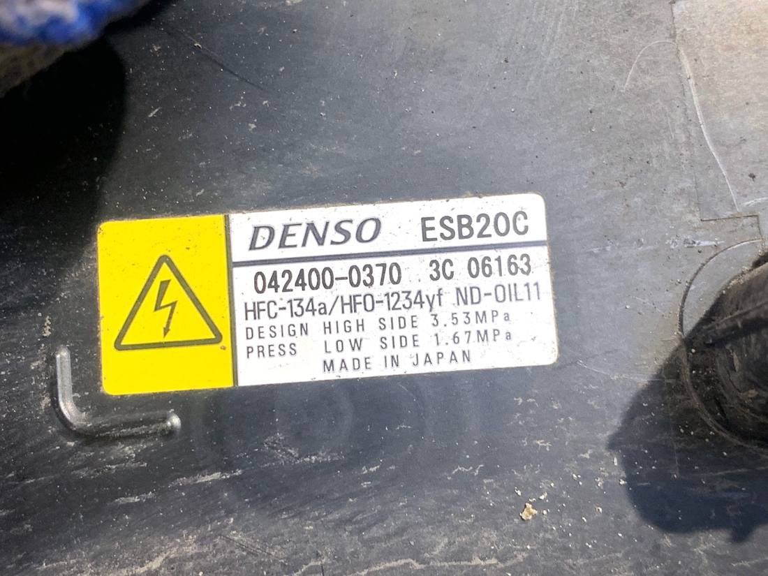 Компресор кондиціонера Toyota Corolla E21 042400-0370 — фото деталі 4