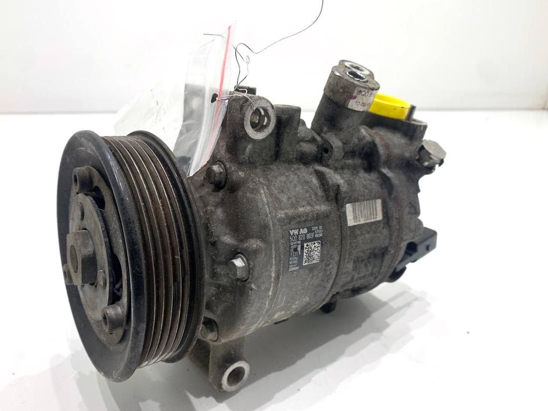 Компресор кондиціонера Volkswagen Golf 7 5Q0820803F