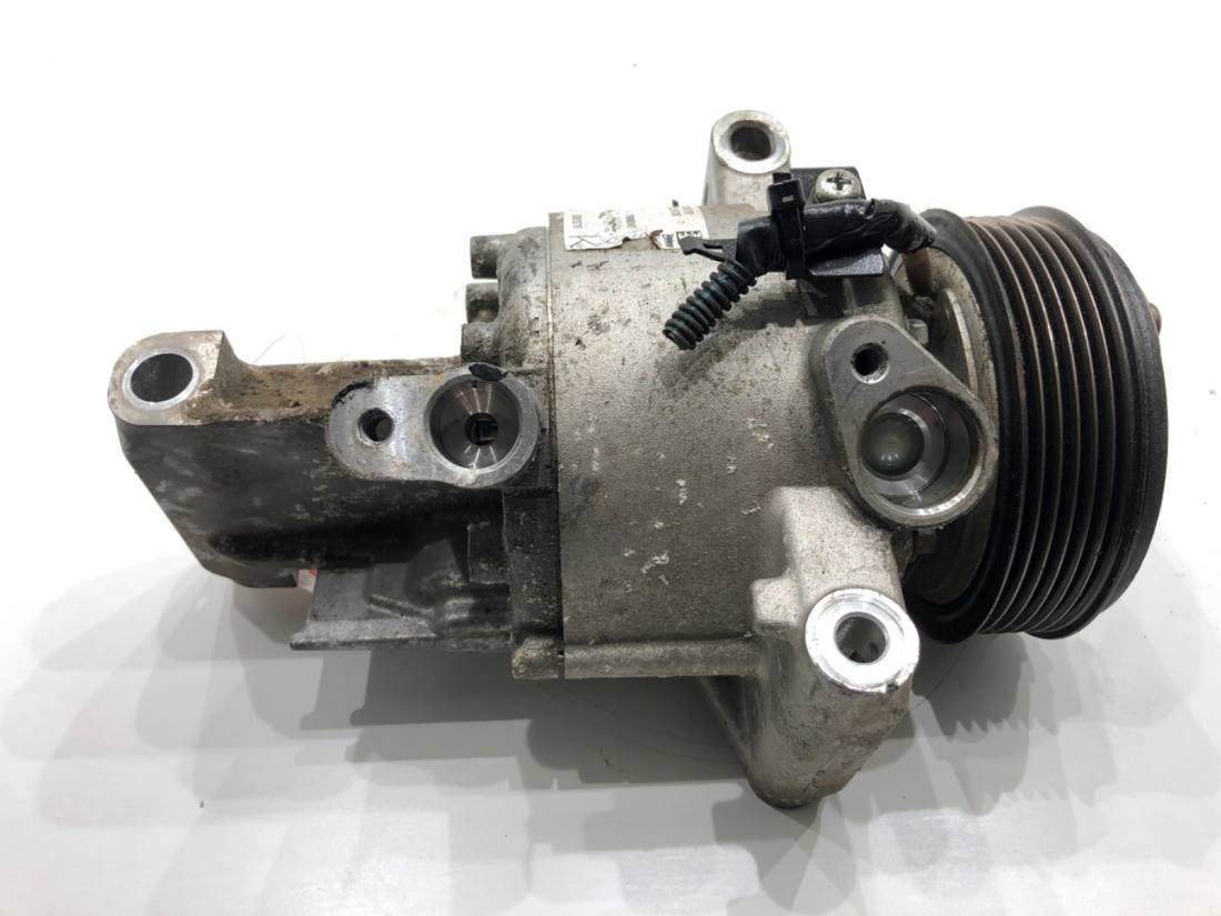 Компресор кондиціонера Dacia Duster 926001571R — фото деталі 2