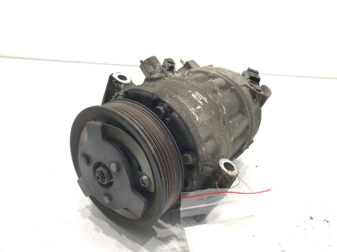 Компрессор кондиционера Volkswagen Passat B7 1K0820808F