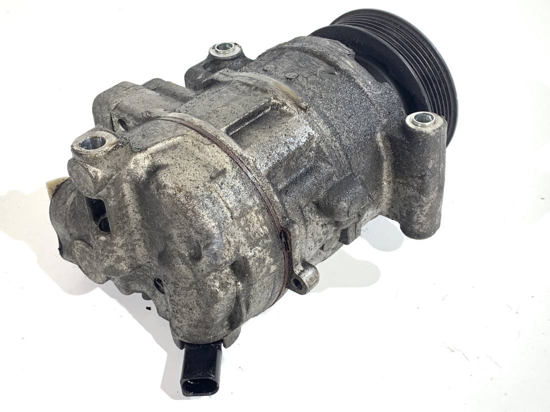Компресор кондиціонера Audi Q5 8K0260805 — фото деталі 3
