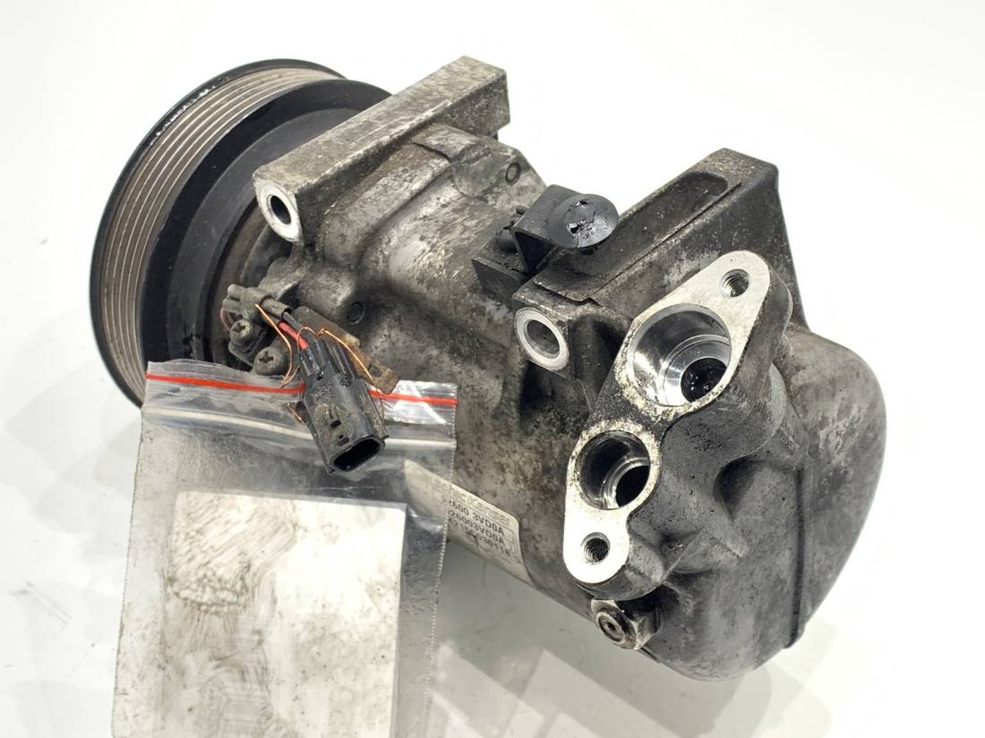 Компресор кондиціонера Nissan Juke 926003VD0A — фото деталі 2