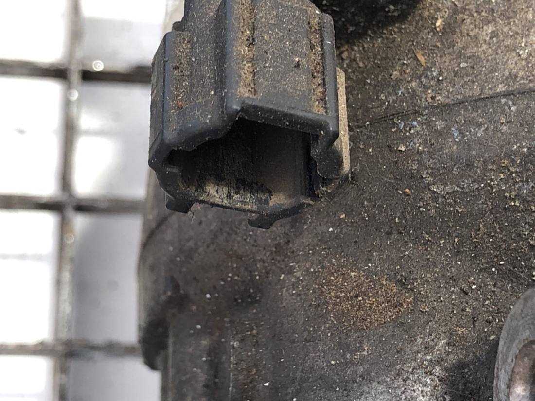 Компресор кондиціонера Nissan Pathfinder 92600-0W001 — фото деталі 7