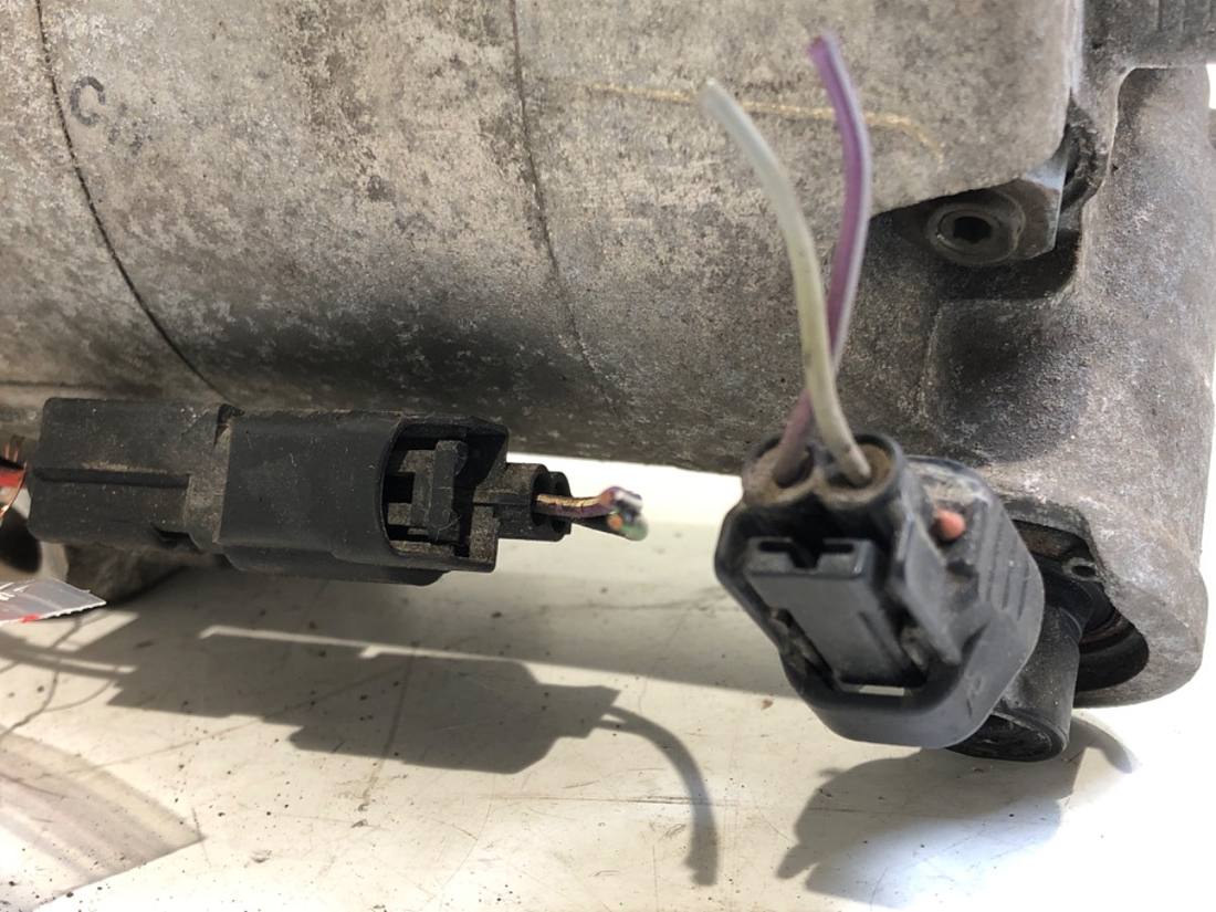 Компресор кондиціонера Ford Focus DV61-19D629-FD — фото деталі 3