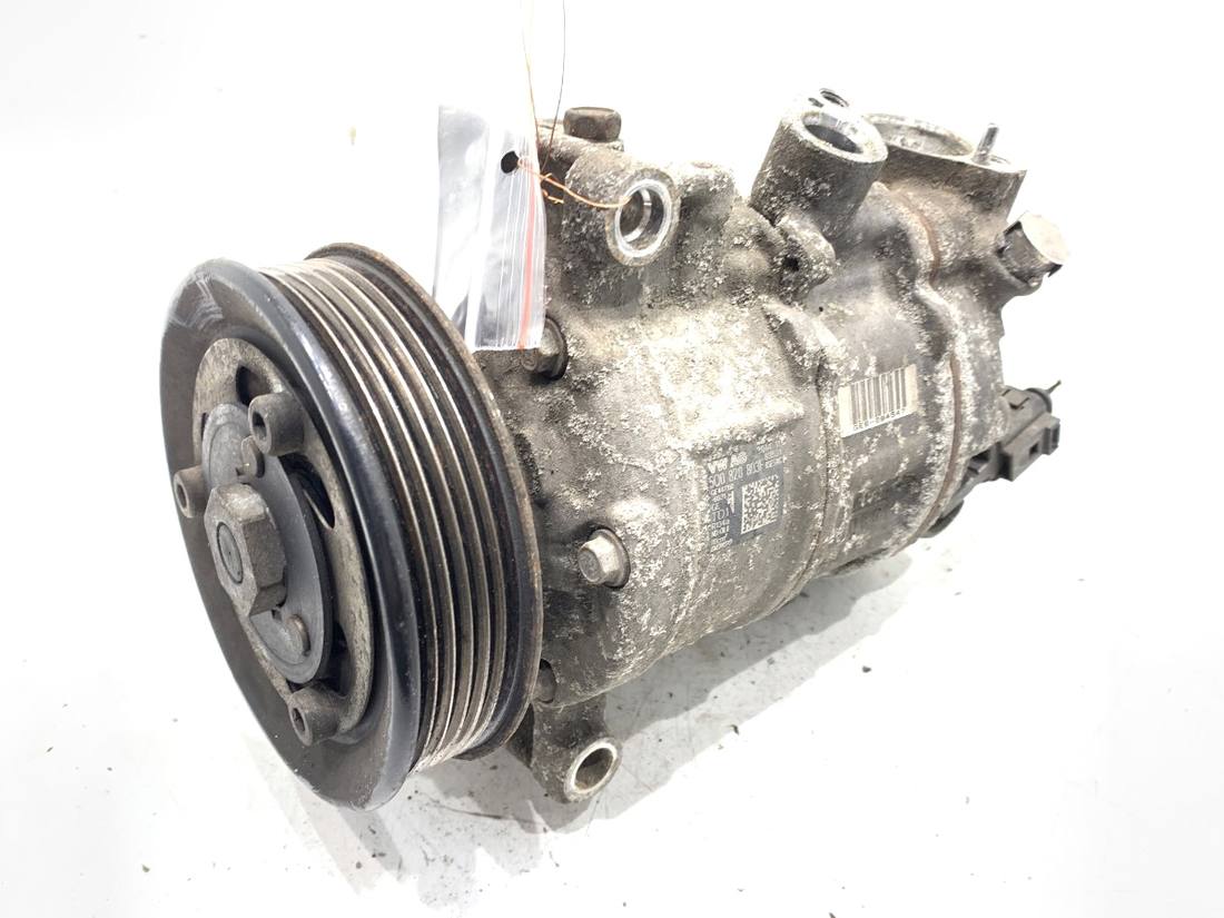 Компрессор кондиционера Volkswagen Passat B8 5Q0820803F