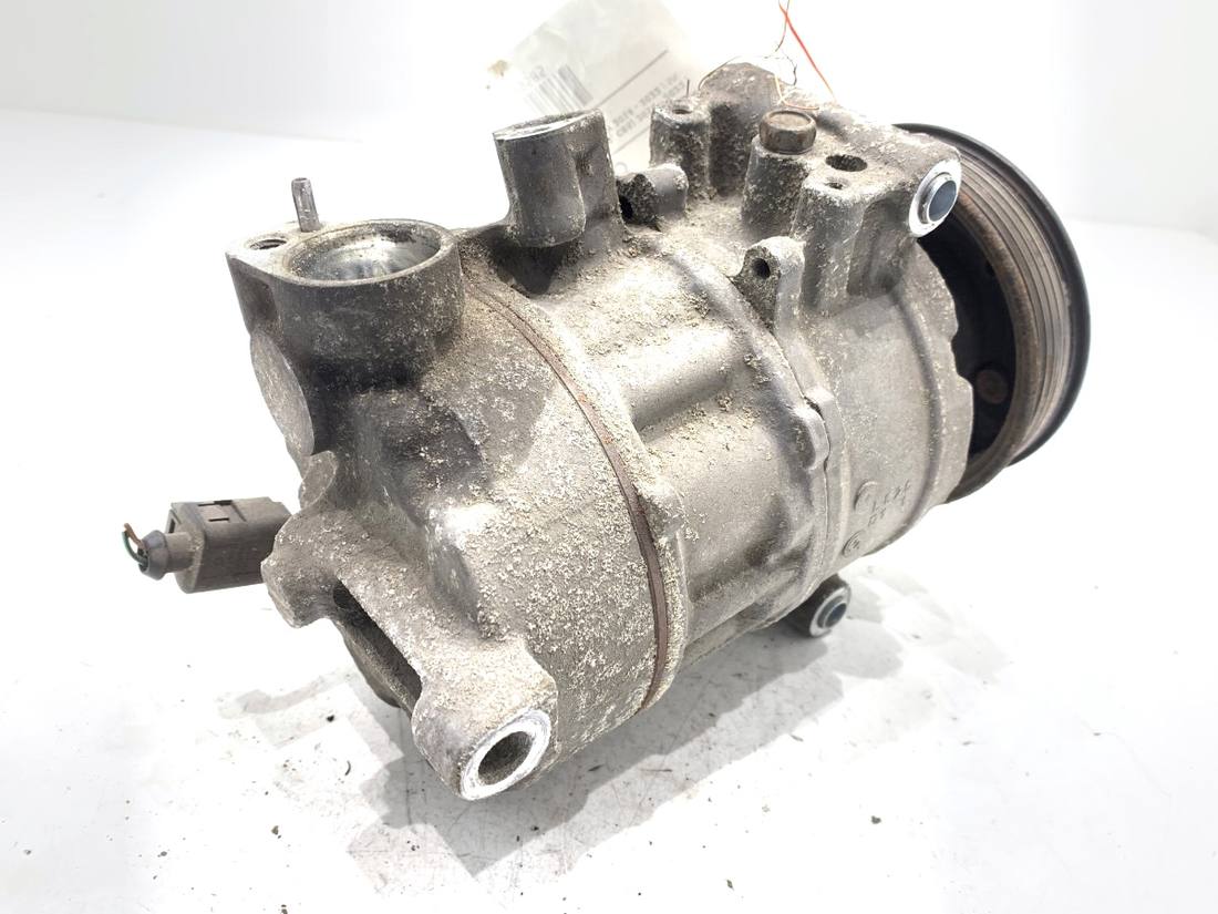 Компрессор кондиционера Volkswagen Passat B8 5Q0820803F — фото детали 2