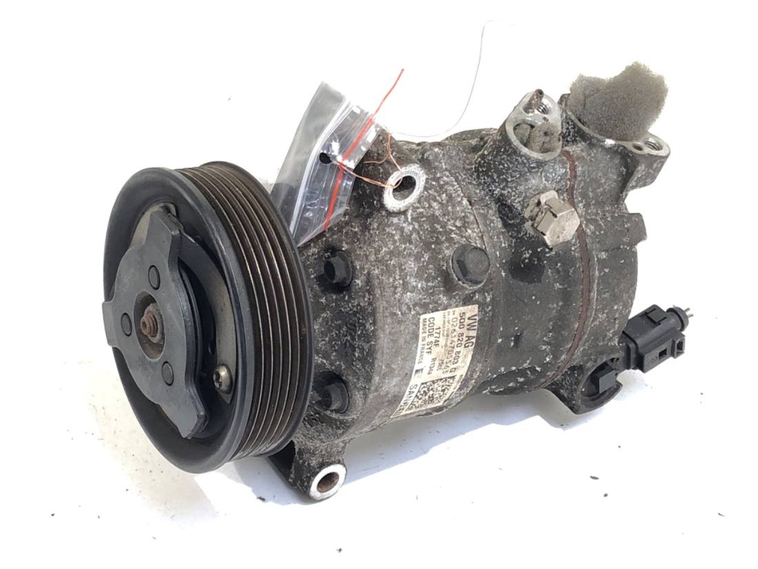 Компресор кондиціонера Volkswagen Golf 7 5Q0820803G