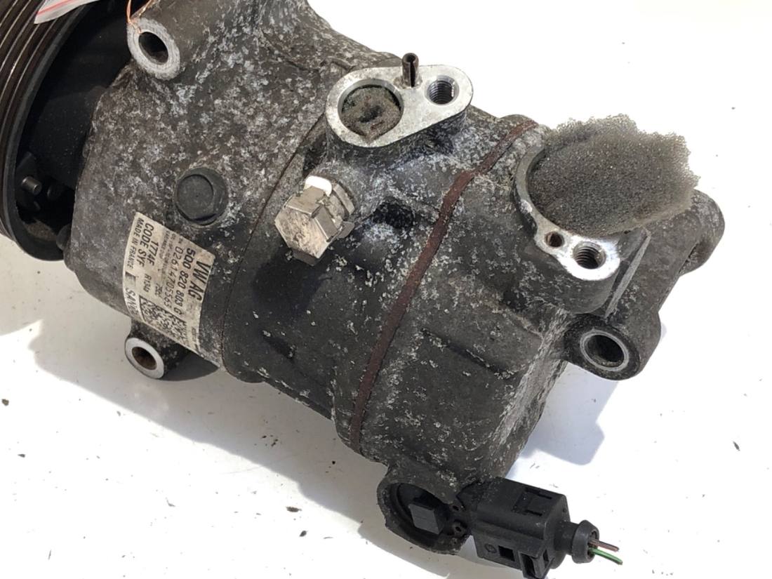 Компресор кондиціонера Volkswagen Golf 7 5Q0820803G — фото деталі 3