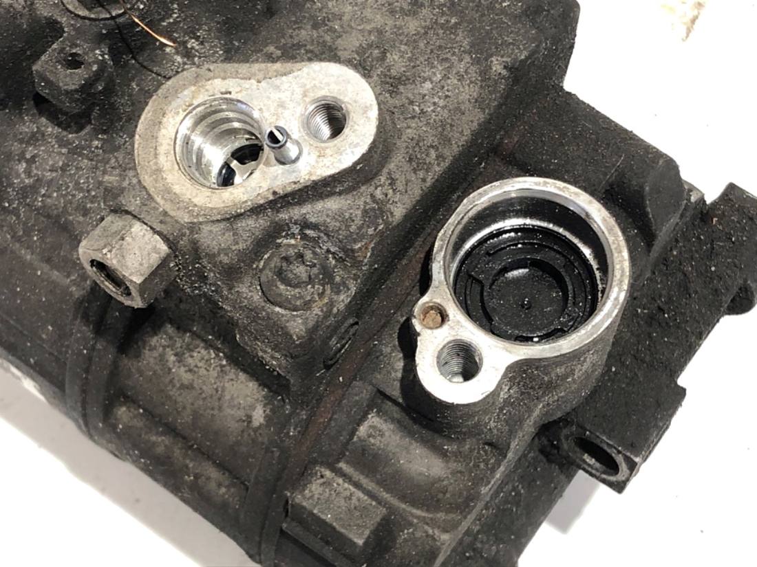Компресор кондиціонера Mercedes C W204 A0022305011 — фото деталі 3