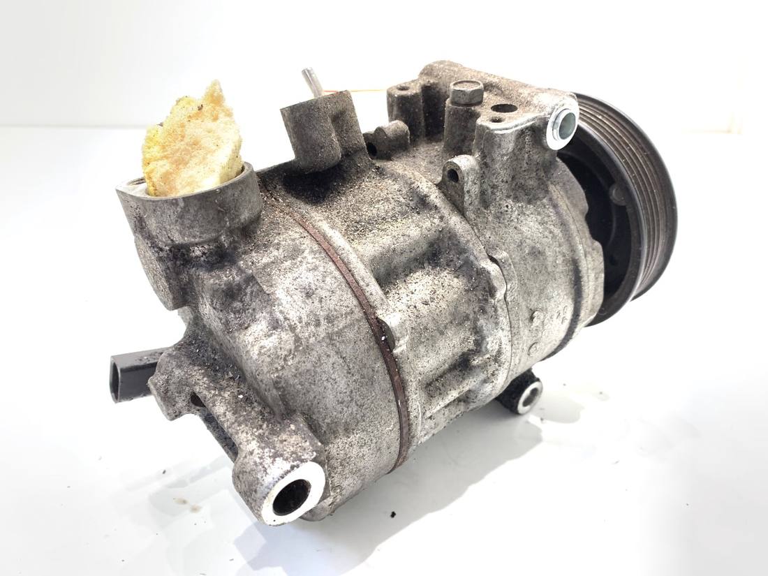 Компресор кондиціонера Volkswagen Golf 7 5Q0820803 — фото деталі 2