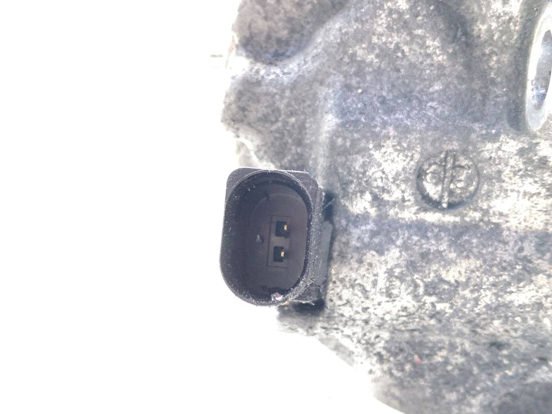 Компресор кондиціонера Volkswagen Golf 7 5Q0820803 — фото деталі 3