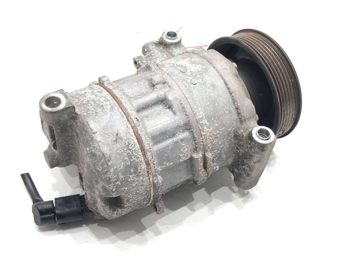 Компрессор кондиционера Volkswagen Golf 7 5Q0820803 — фото детали 2