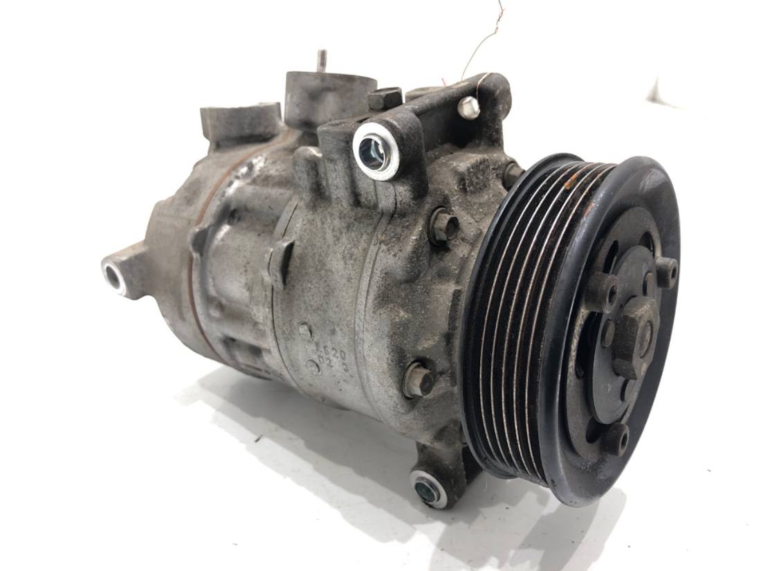 Компрессор кондиционера Volkswagen Golf 7 5Q0820803