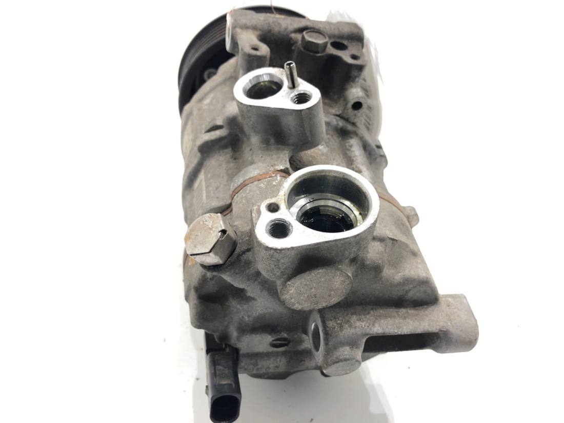Компрессор кондиционера Volkswagen Golf 7 5Q0820803 — фото детали 3